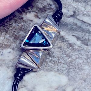 UNO DE 50 Blue Swarovski triangle stone and silver bracelet. Beautiful